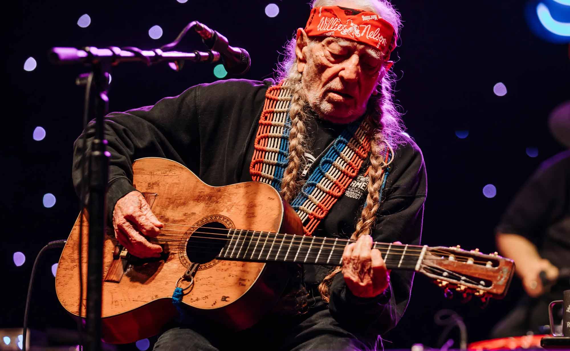 Willie Nelson on stage